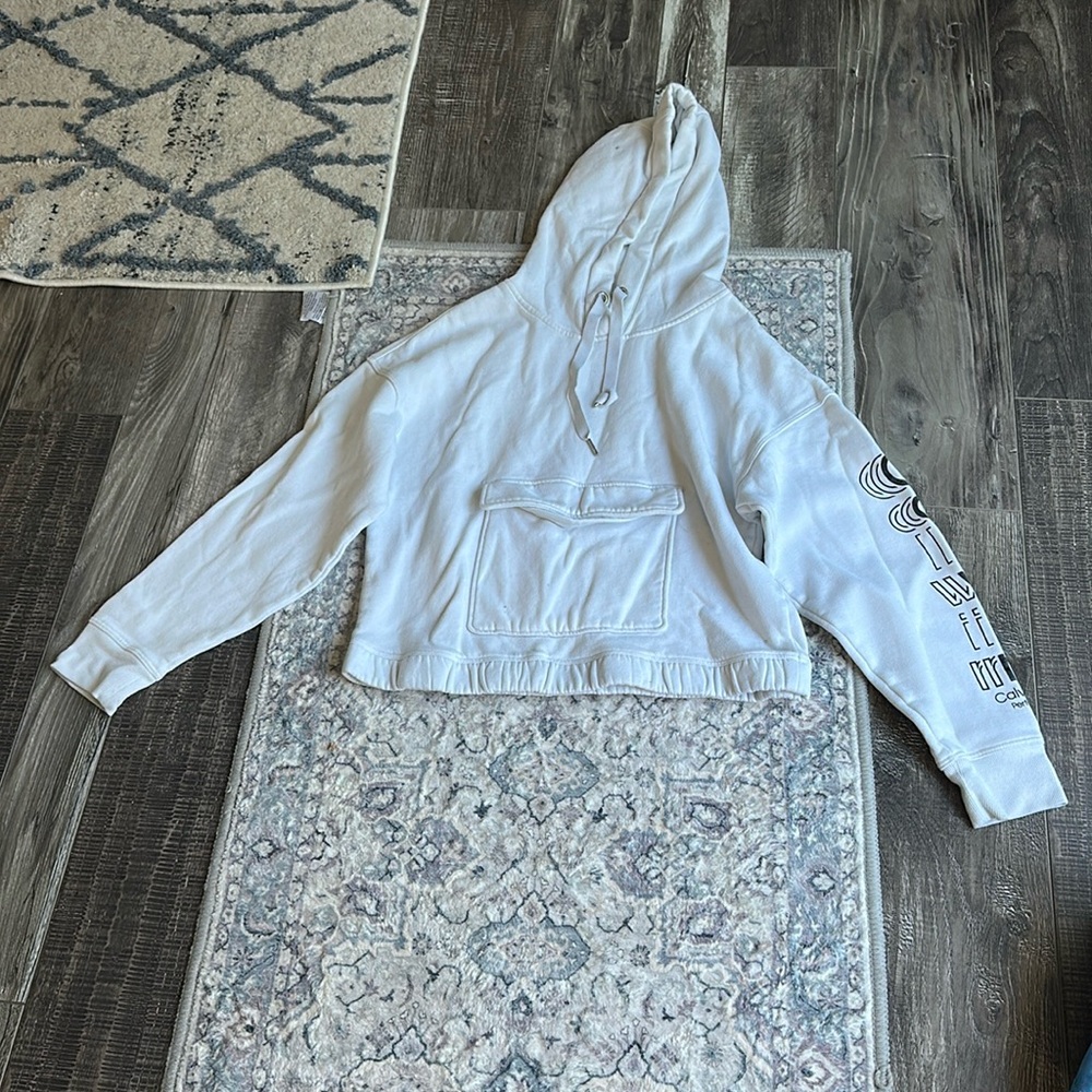 White hooded Calvin Klein sweatshirt with front pocket (medium)